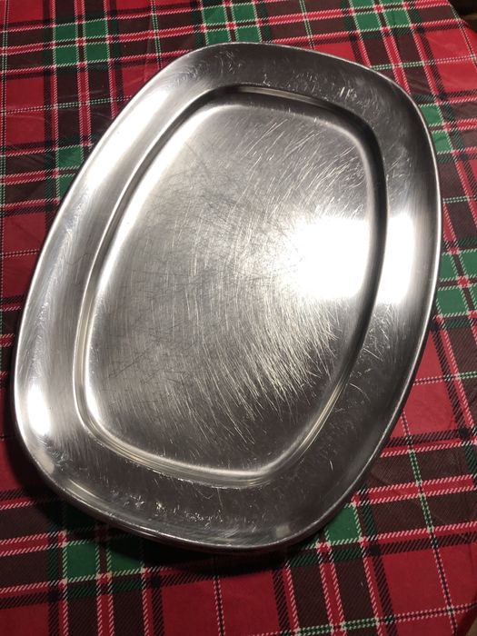 Travessa em inox + 2 canecas