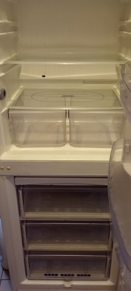 Lodówka duża firmy Whirlpool