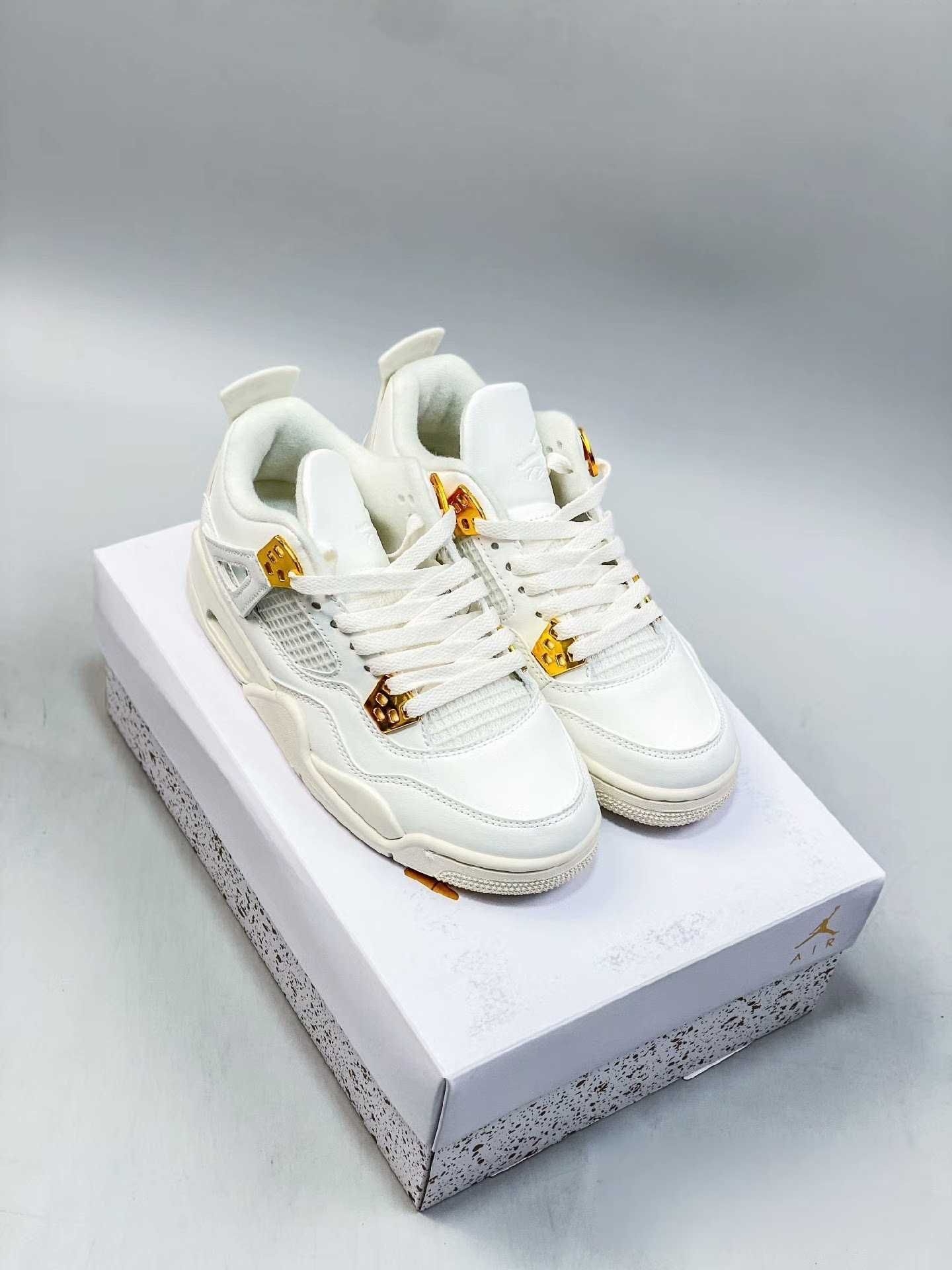 Jordan 4 Retro Metallic Gold R.45