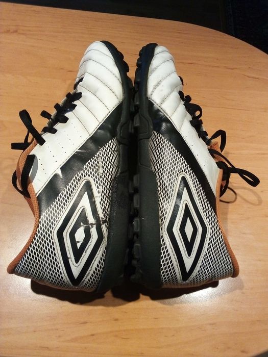 Buty piłkarskie turfy UMBRO r.43