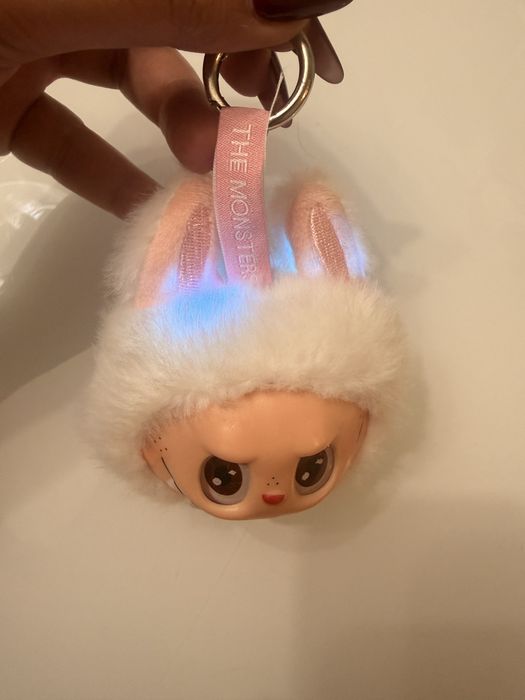 Brelok jak labubu lafufu piosenka świeci