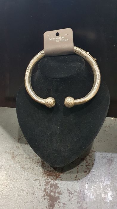 Colares novos, vários modelos