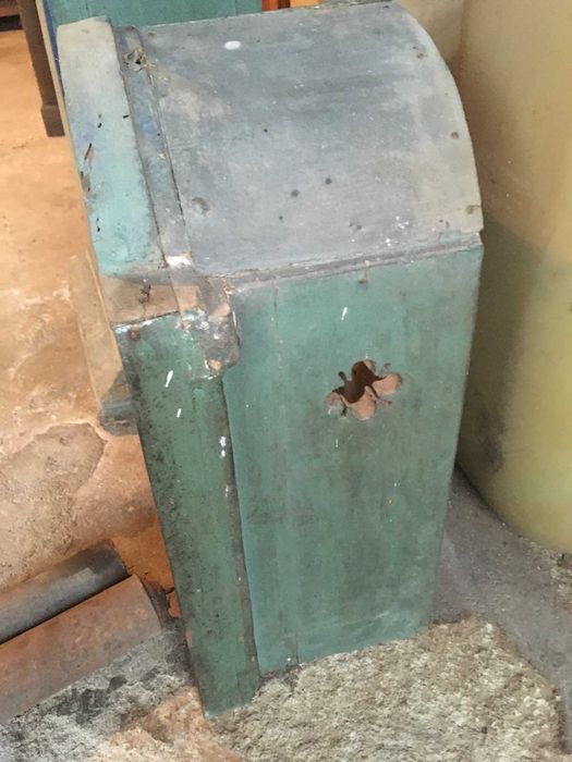 Móvel de madeira de relógio antigo