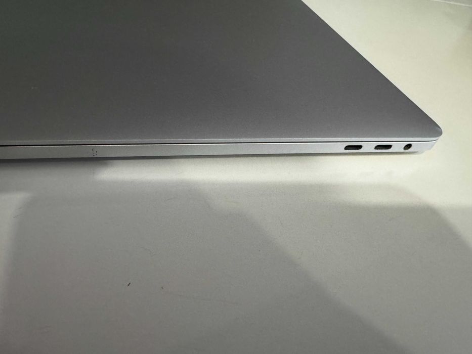 Продам Macbook pro 15б, i7, 512 gb