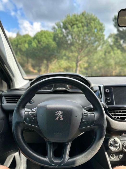 Peugeot 208 ano 2012