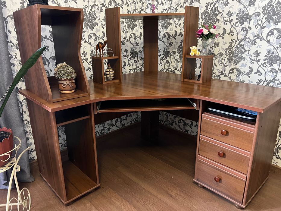 Комп’ютерний стіл угловий