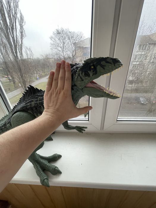 Величезний Гігантозавр динозавр Jurassic World