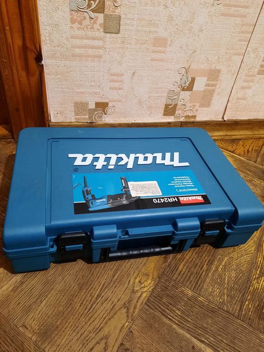Стан нового,оригінал!!Перфоратор Makita HR 2470,780вт,2.4дж+свердла