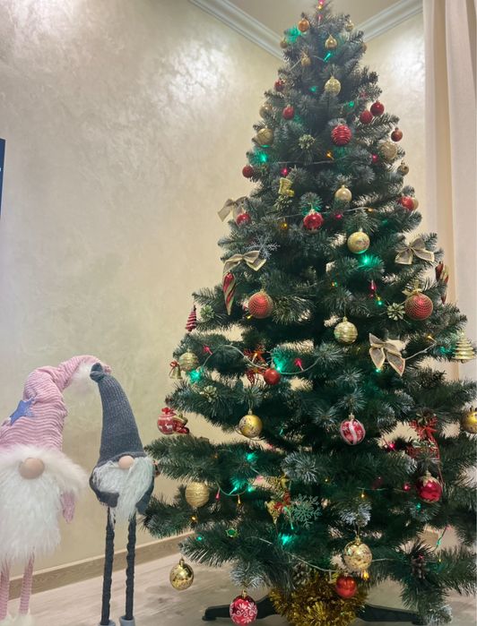 Ялинка штучна із шишками