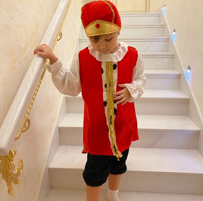 Новогодний костюм/гамбургер/пирожное/снеговик/ динозавр/принц/пожарный