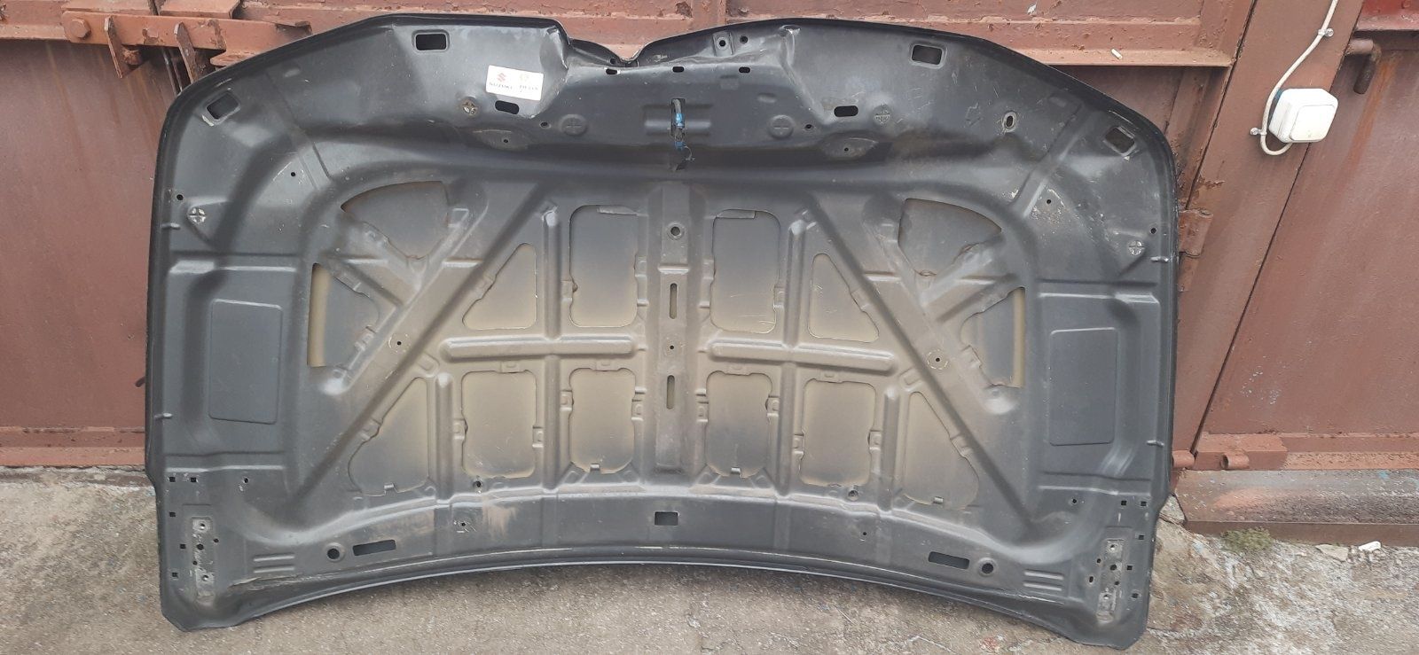 Капот на Suzuki Grand Vitara