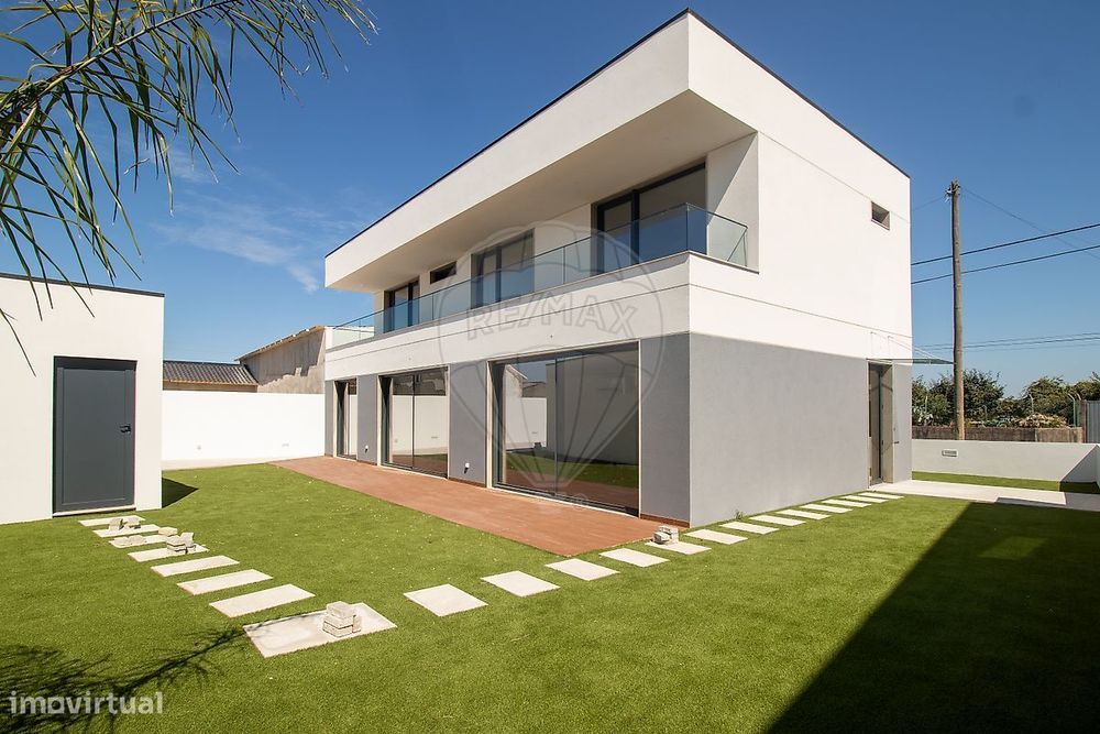 Moradia T4 para venda