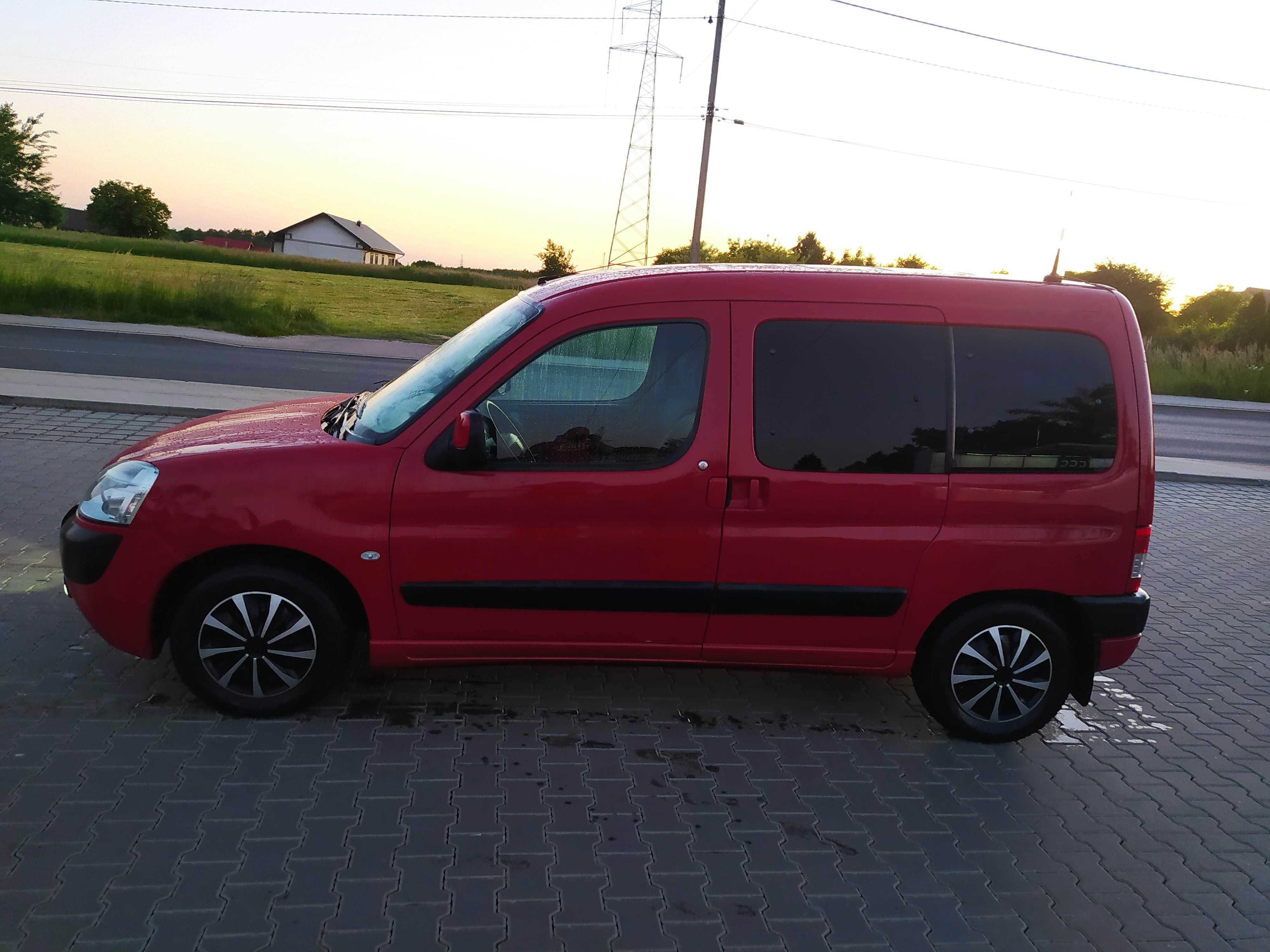 2007 rok. 1.6 hdi. 4 DRZWI. dwa komplety kół. LEDY