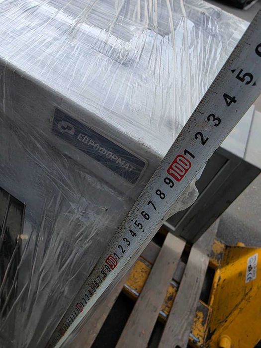 Шафа серверна Б/У, виробництво "Евроформат" у відмінному стані.