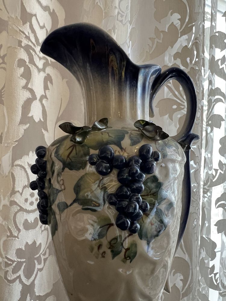 Кувшин ваза винтаж с гроздьями винограда