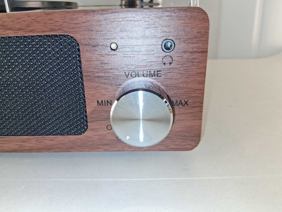 C219 Odtwarzacz Turbntable A6 Retro Audio Player z Głośnikami i USB