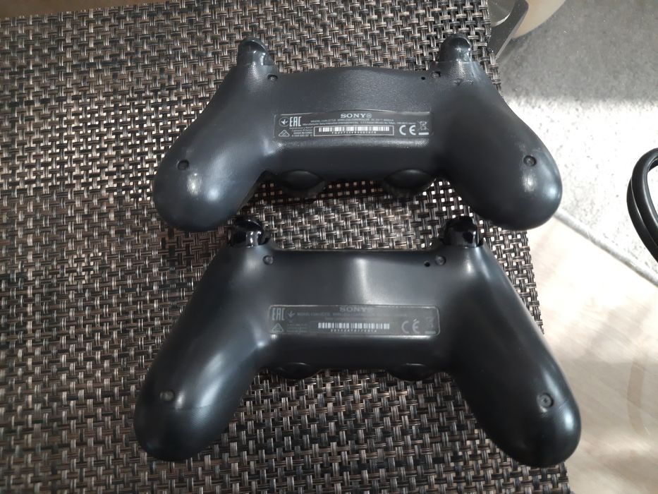 PS4 Fat 500gb + 2 геймпада