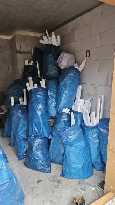 Styropian, kawałki styropianu na styrobeton