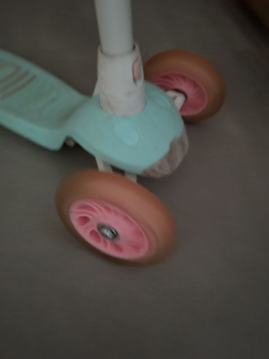 Hulajnoga trójkołowa