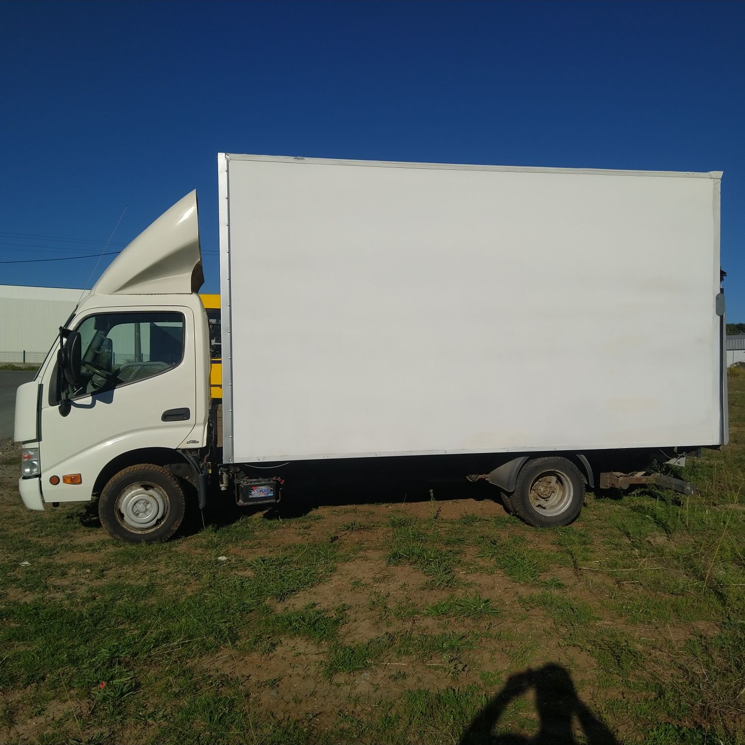 Toyota Dyna 3.0L (D-4D] 144HP M35.33 Contentor e Plataforma Elevatória