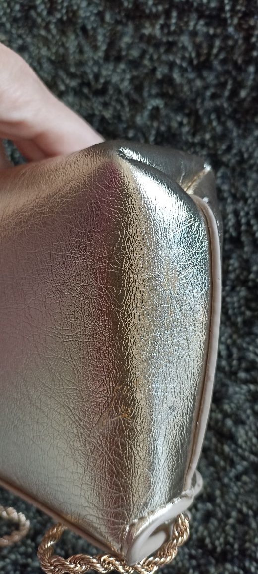 Mala/pochete dourada nova com etiqueta só 6€