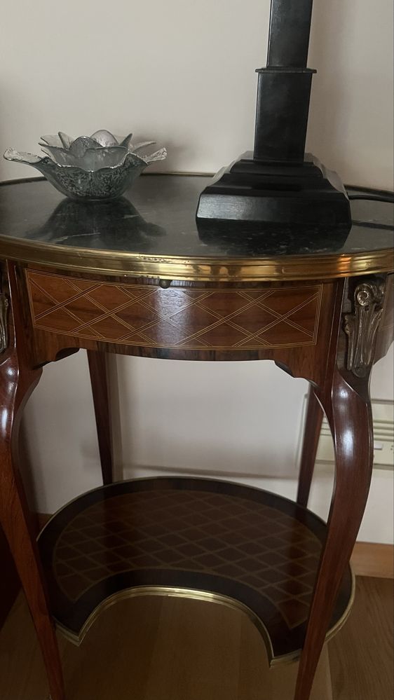 Mesa apoio com pedra mármore