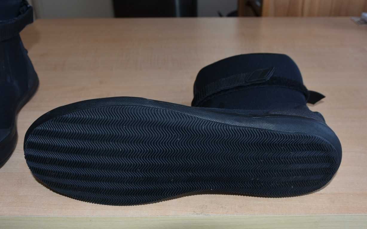Buty Flex Sole do suchego skafandra.