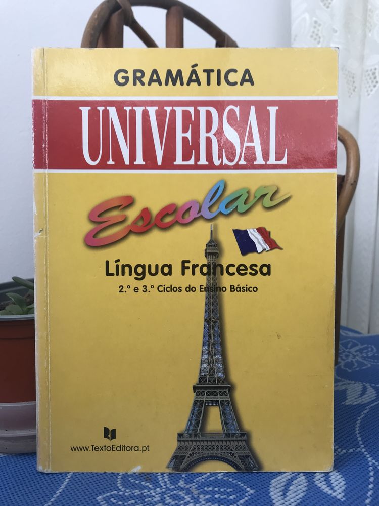 Livro de gramática da língua Francesa