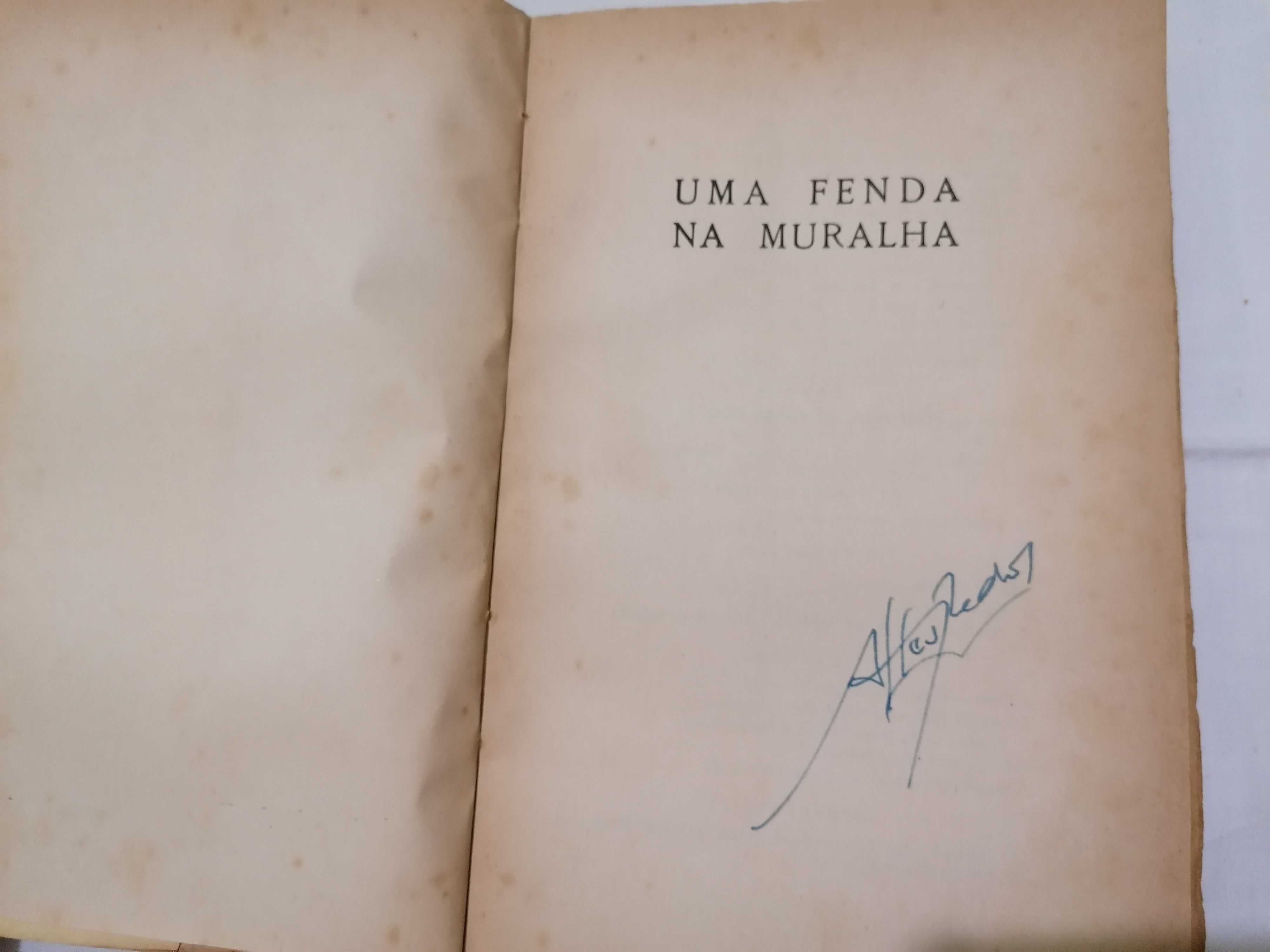 Uma fenda na muralha, de Alves Redol, Portugália 1ª edição autografado