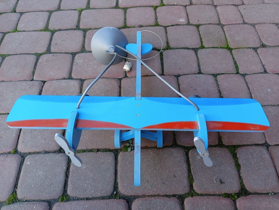 Lampa w kształcie samolotu