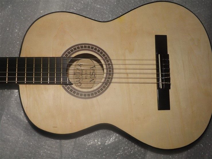 Guitarra clássica castanha sem verniz e kit