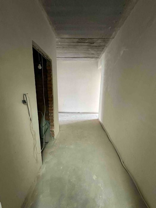 Продам велику 2-кімнатну квартиру - 70 м.кв