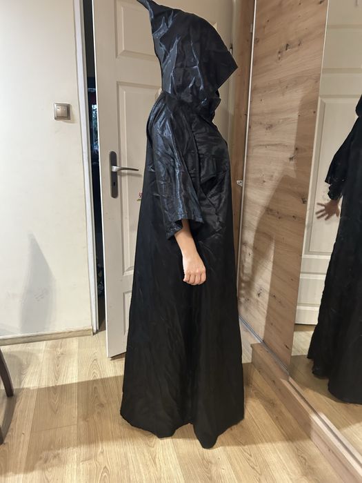 Peleryna z kapturem i rękawami, długa czarna