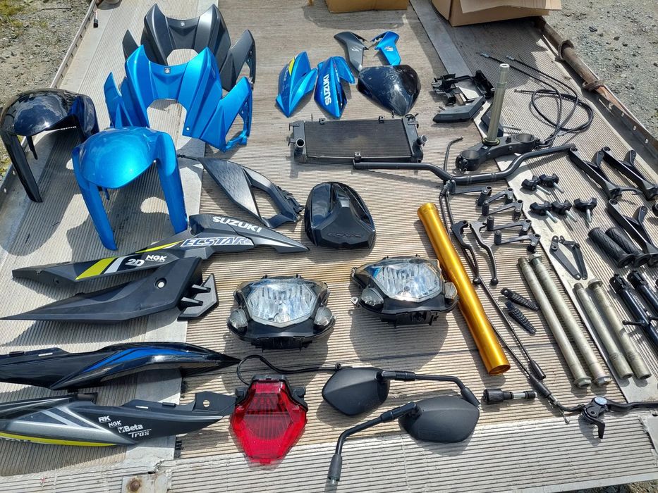 SUZUKI GSXS GSX-S 750 dekiel błotnik nakładka owiewka laga podnóżek