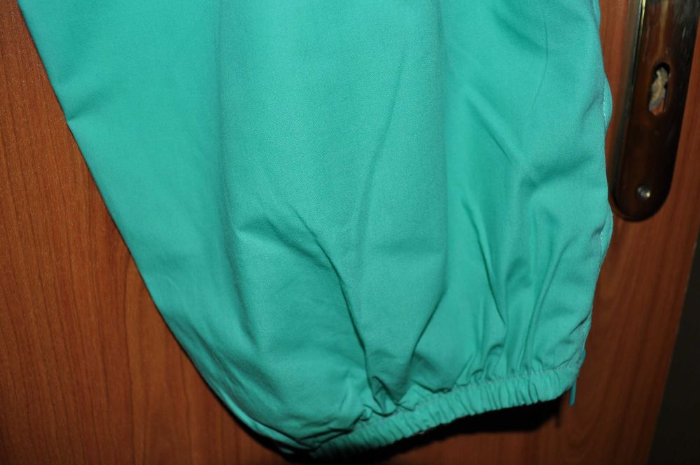 Spodnie dam. zielone r. 40, 3 zapinane kieszonki, guma w pasie, zamek.