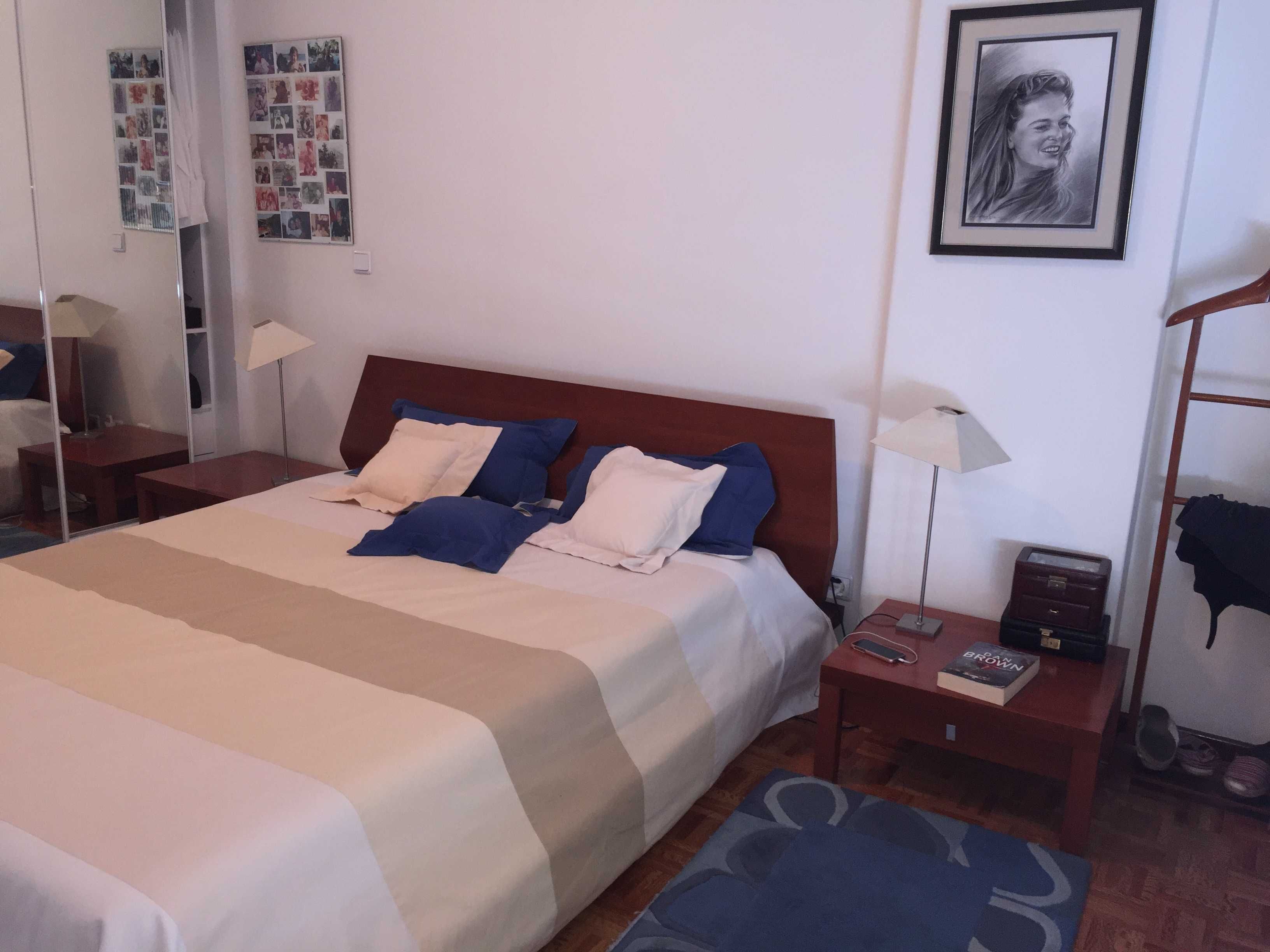 Mobilia de Quarto (Cama, Mesas Cabeceira e Estrado - Tudo Interforma)