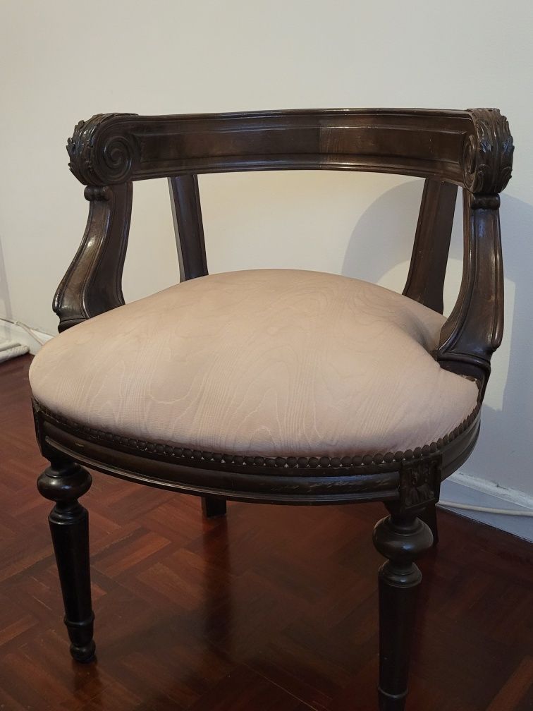 Cadeira antiga (vanity seat)