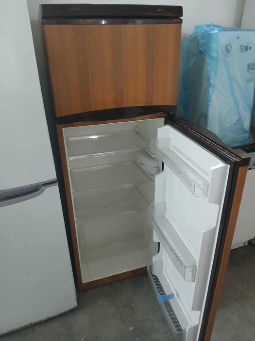 Frigirifico a funcionar na perfeição, 145cm x 55cm bom estado fisico