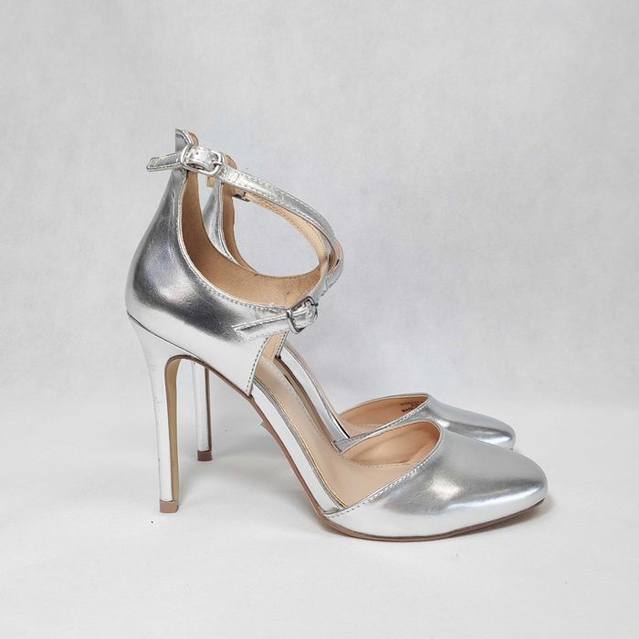 Szpilki srebrne 39 zapinane na kostce Miss Selfridge  25 CM BD0142