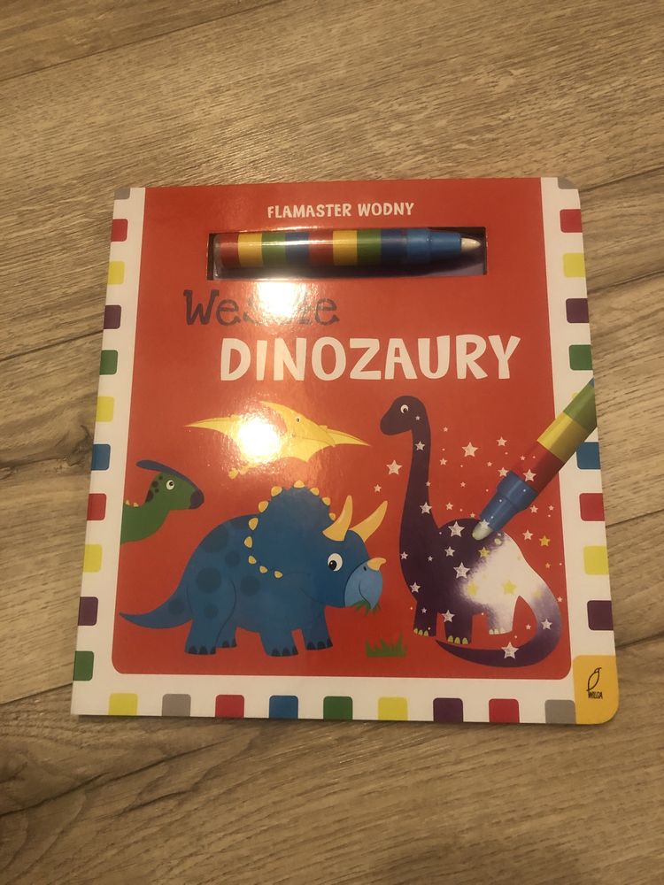 Kolorowanka malowanka Wesołe dinozaury z flamastrem na wodę