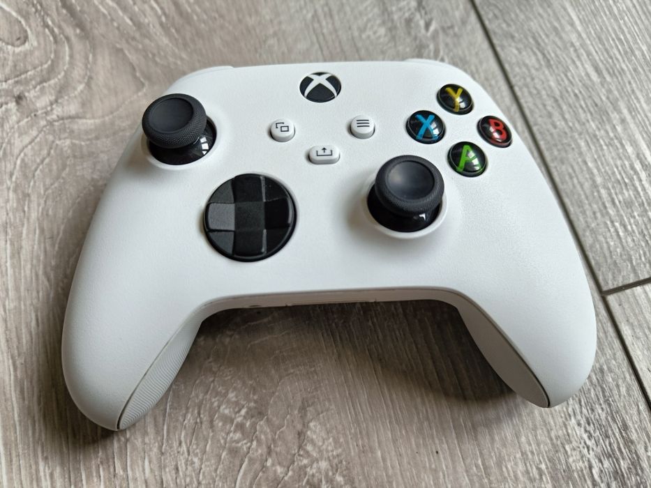 Pad Xbox series x biały jak nowy