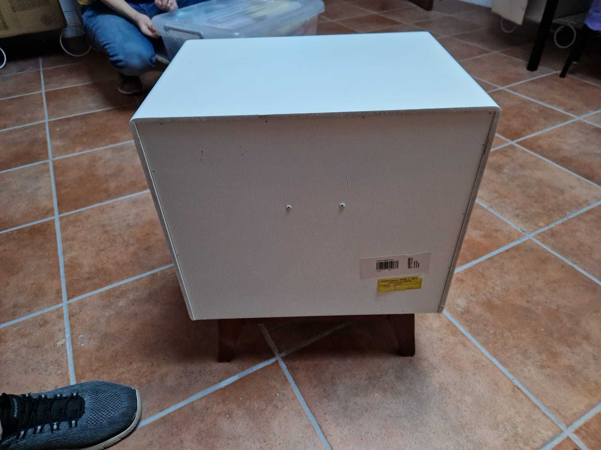 Mesa de Cabeceira com Gaveta Branca (Maisons du Monde – SWEET)