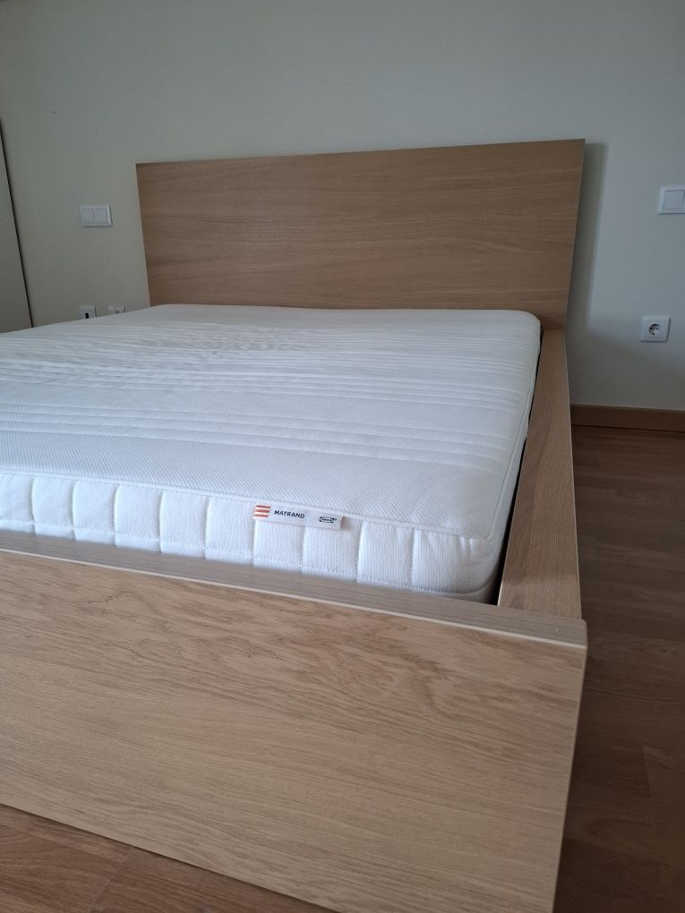 Cama Ikea Malm 160x200cm c/ estrados e colchão