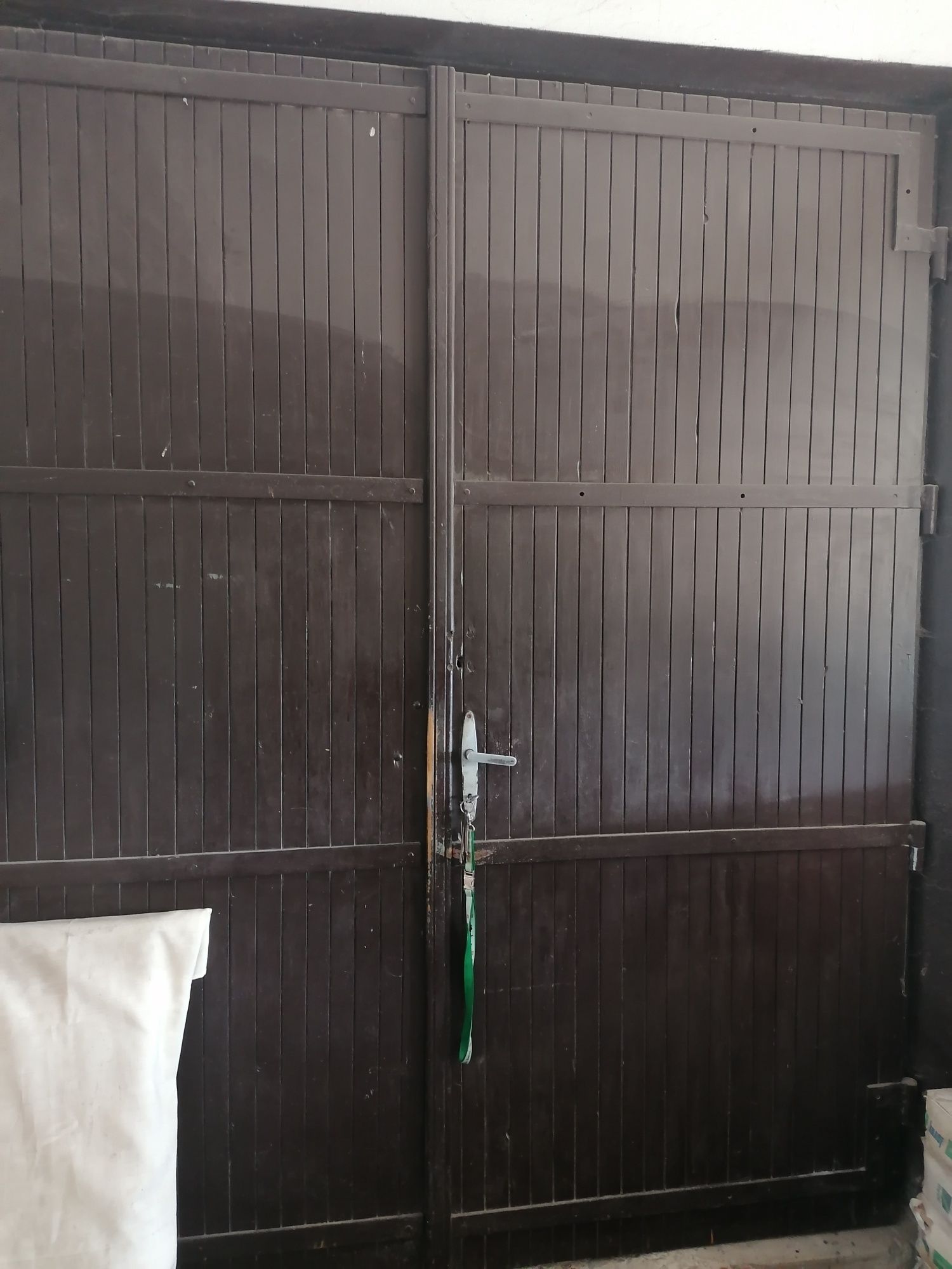 Drzwi garażowo-warsztatowe
