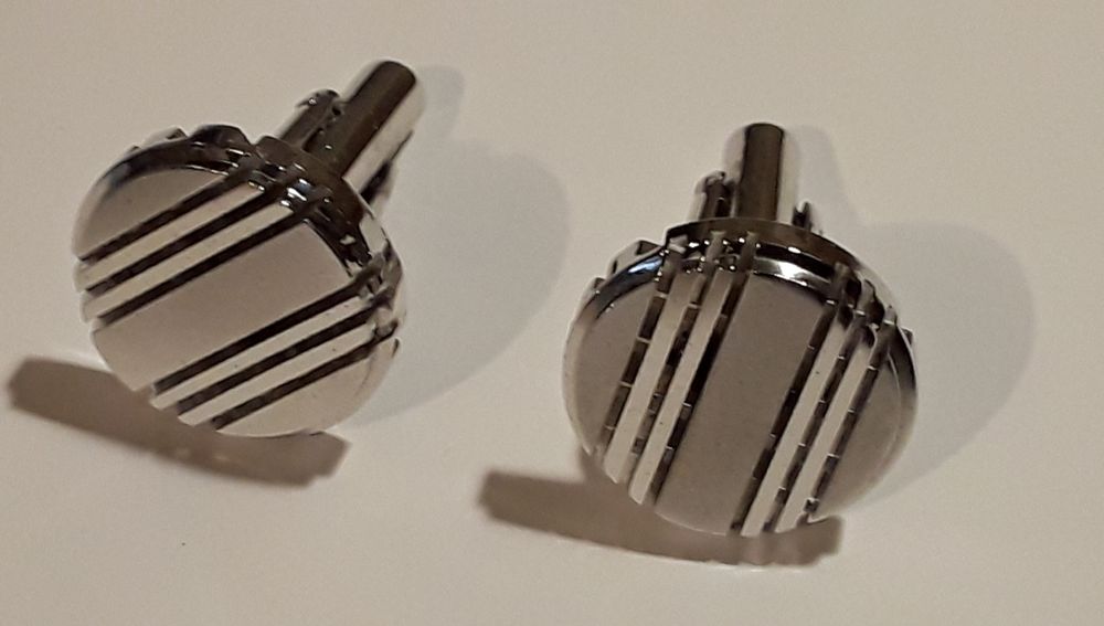 Botões de punho vintage em metal cromado, como novos!