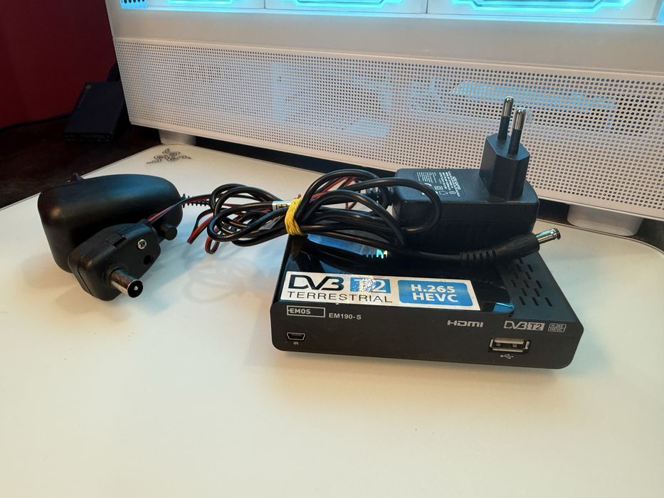 Dekoder DVB-T2 HEVC EMOS EM190-S (Niekompletny)