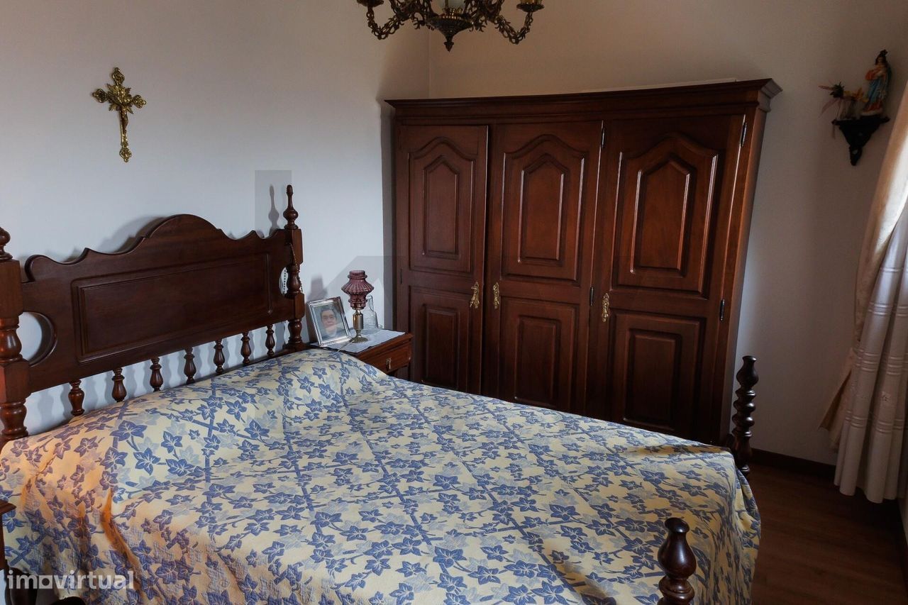 Moradia T3 | 4 Pisos | Logradouro | Castelo | Lamego