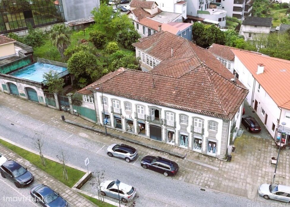 Casa / Villa T6 em Vila Cova da Lixa e Borba de Godim de 398,00 m2