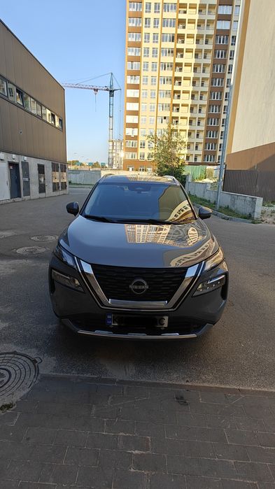 Машина Nissan Rogue 2022