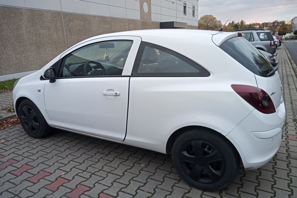 Opel Corsa D 1.2 Benzyna 2009 rok Nowy przegląd i OC Klimatyzacja